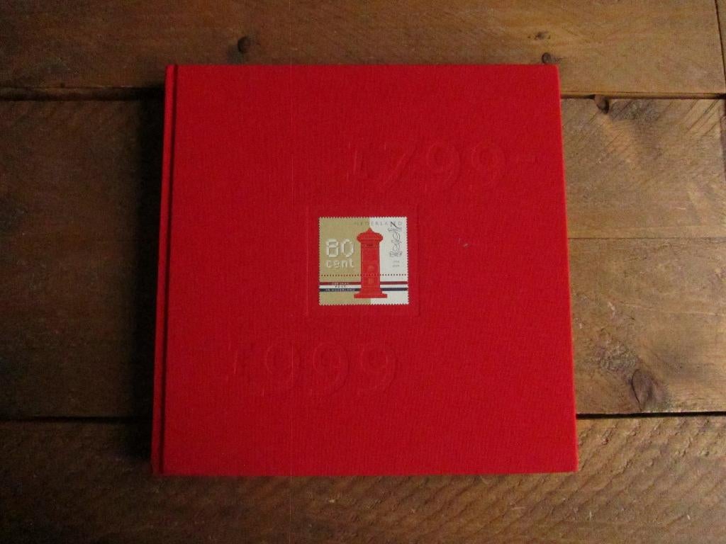 Mooi boek:  200 jaar post in Nederland - Dr. G. Hogesteeger, Postzegels en Munten, Postzegels | Toebehoren, Ophalen of Verzenden