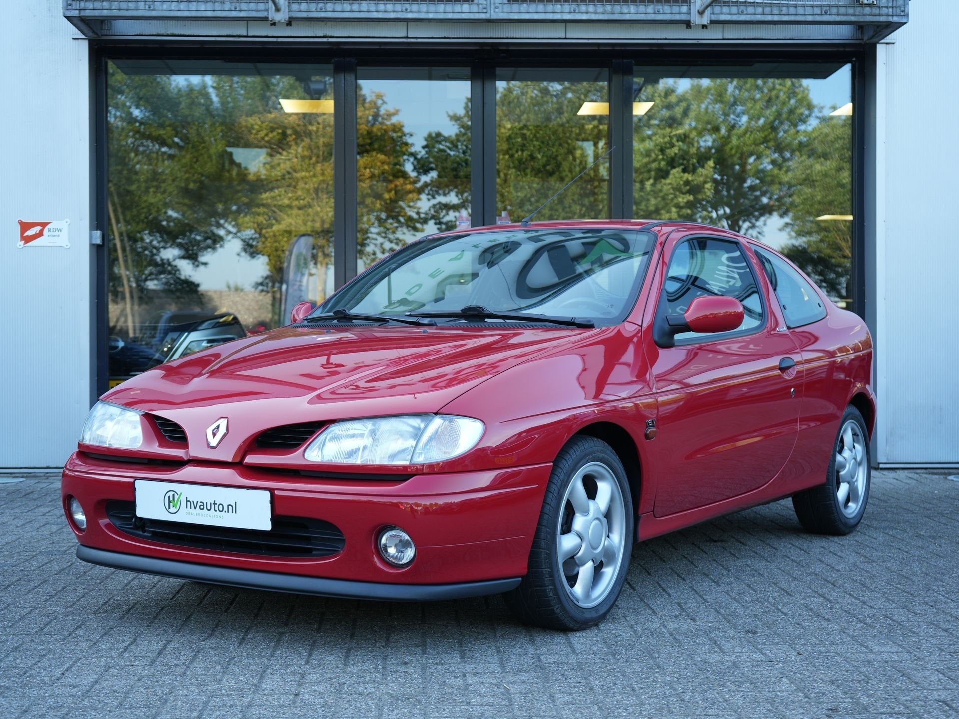 Renault Mégane Coupe 2.0-16V 147PK F7R | verzamelaarscondit, Auto's, Oldtimers, Voorwielaandrijving, 1998 cc, Stof, Zwart