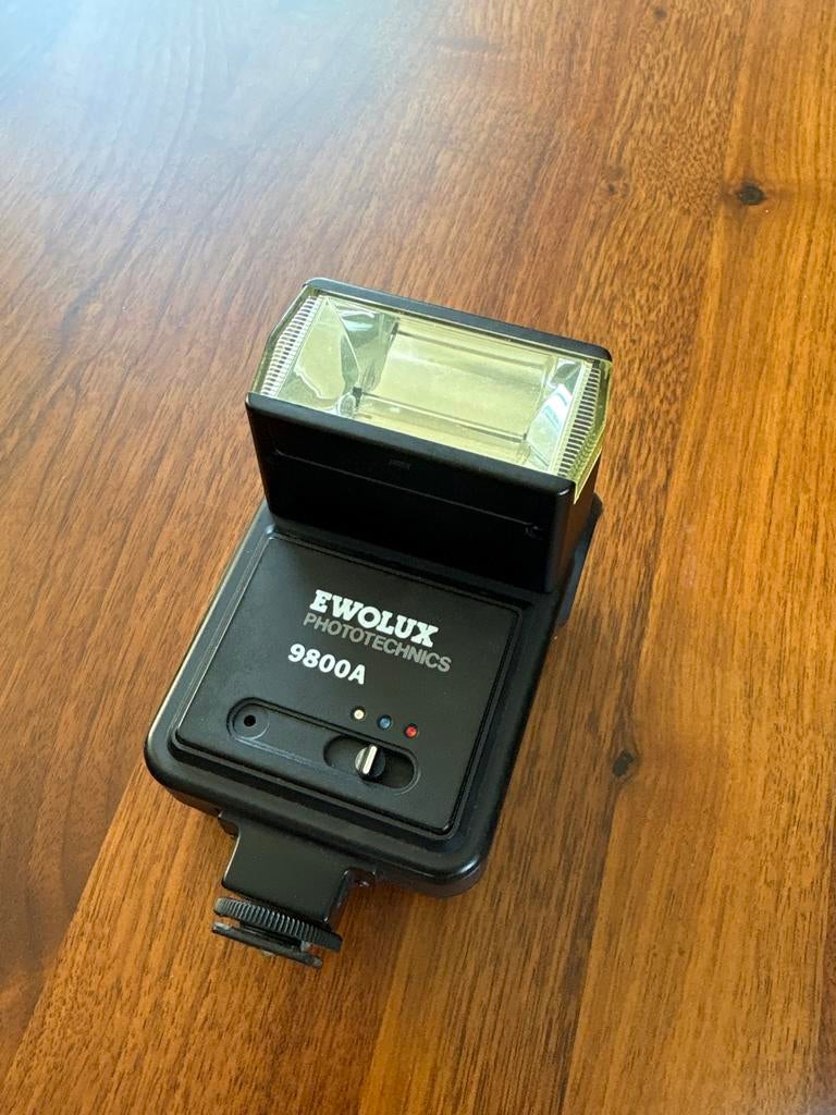 Ewolux Phototechnics 9800A flitser voor camera, Ophalen of Verzenden, Gebruikt, Overige merken, Kantelbaar