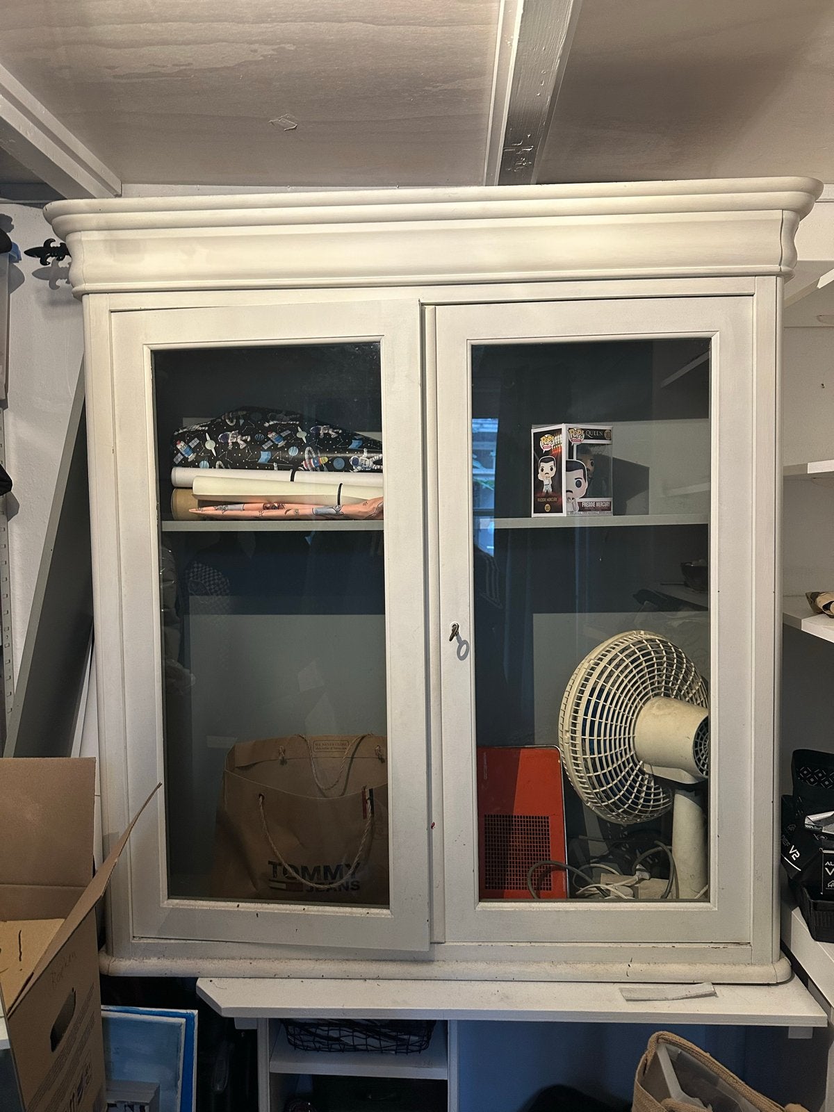 Witte Boekenkast met Glazen Deuren, Ophalen, Gebruikt, 100 tot 150 cm, 25 tot 50 cm