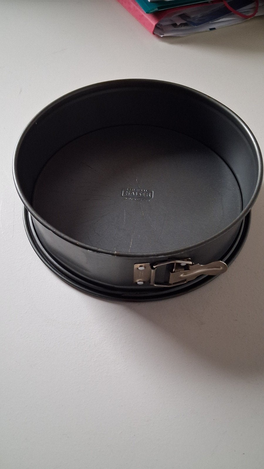 Kaiser Bakblik Springvorm 25cm - Gebruikt, Gebruikt, Ophalen of Verzenden, Zwart, Metaal