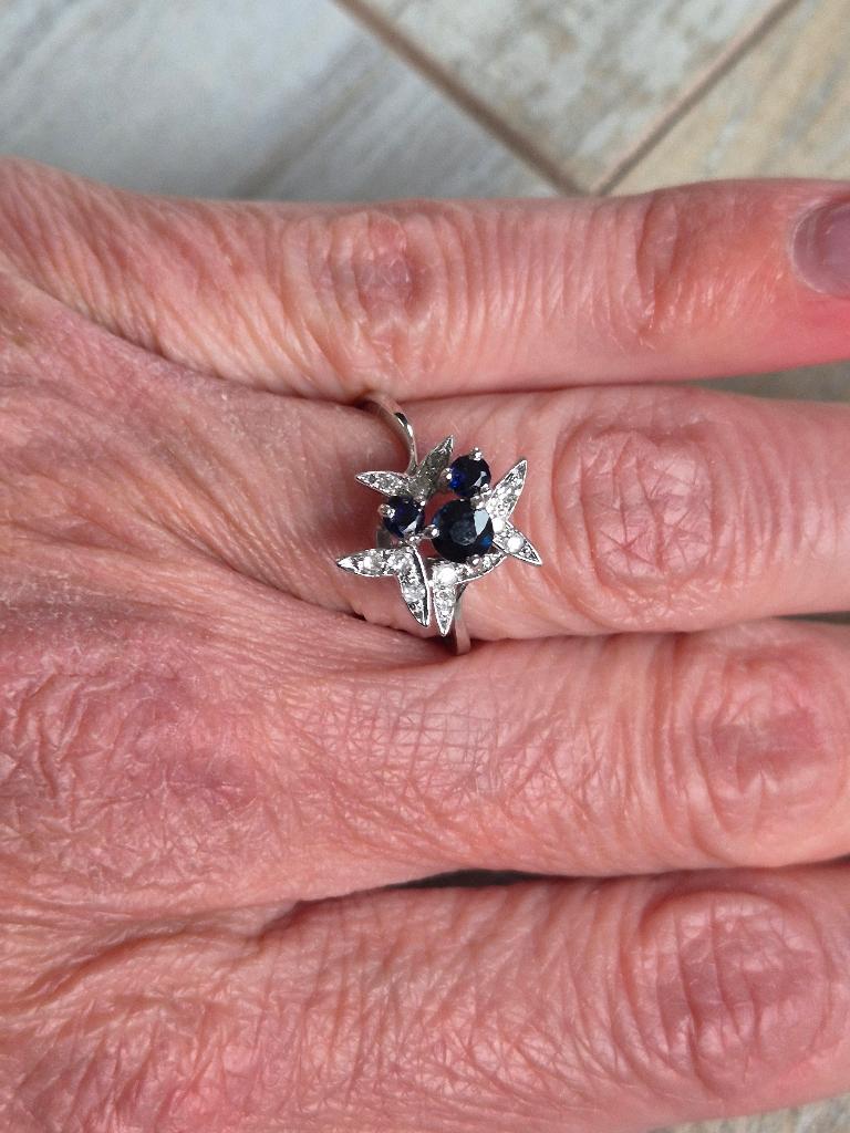 18 karaat wit gouden Franse ring met saffieren en diamanten, Wit, Ophalen of Verzenden, Zo goed als nieuw, 17 tot 18