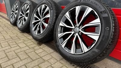 winterbanden Volvo XC60, Auto-onderdelen, Banden en Velgen, Nieuw, Winterbanden, 235 mm