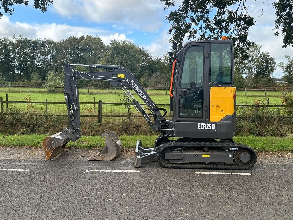 Te huur: Volvo minigravers EC 1,8 ton 2,5 ton 5 ton, Ophalen