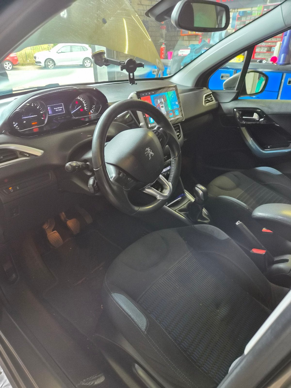 Foto 8 van Peugeot 208 1.4 VTI 70KW/95PK 5-D 2012 Grijs