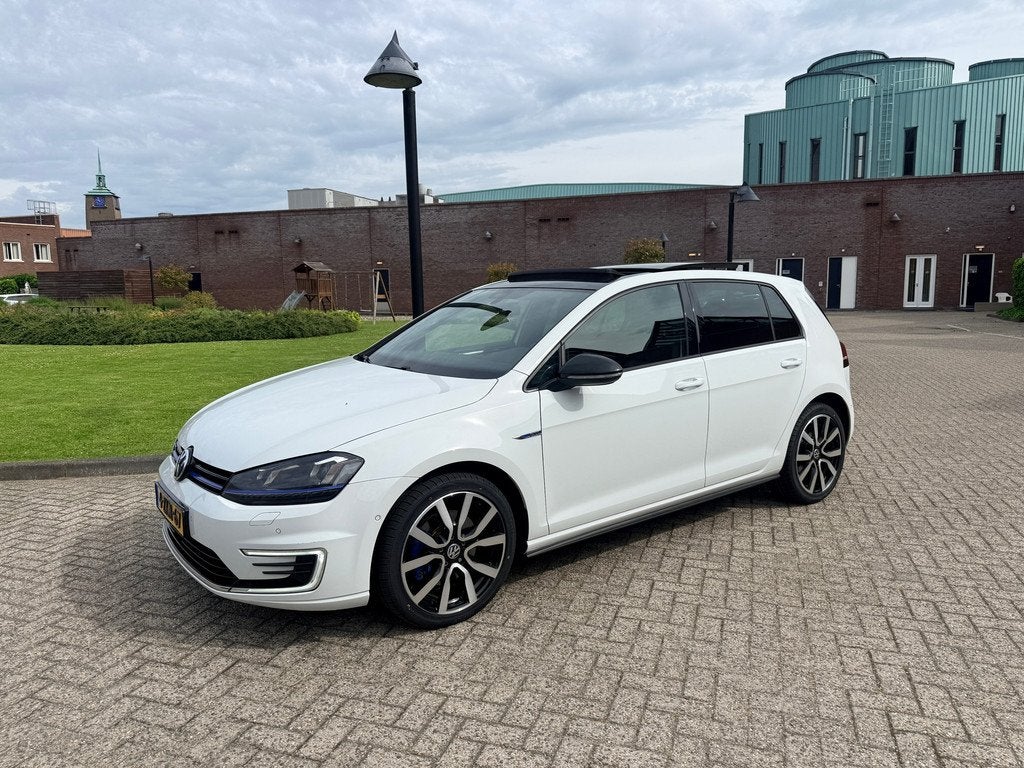 Volkswagen Golf 1.4 TSI GTE Opendak-Apple carplay Camera, Auto's, Volkswagen, Gebruikt, Euro 6, 4 cilinders, 150 pk
