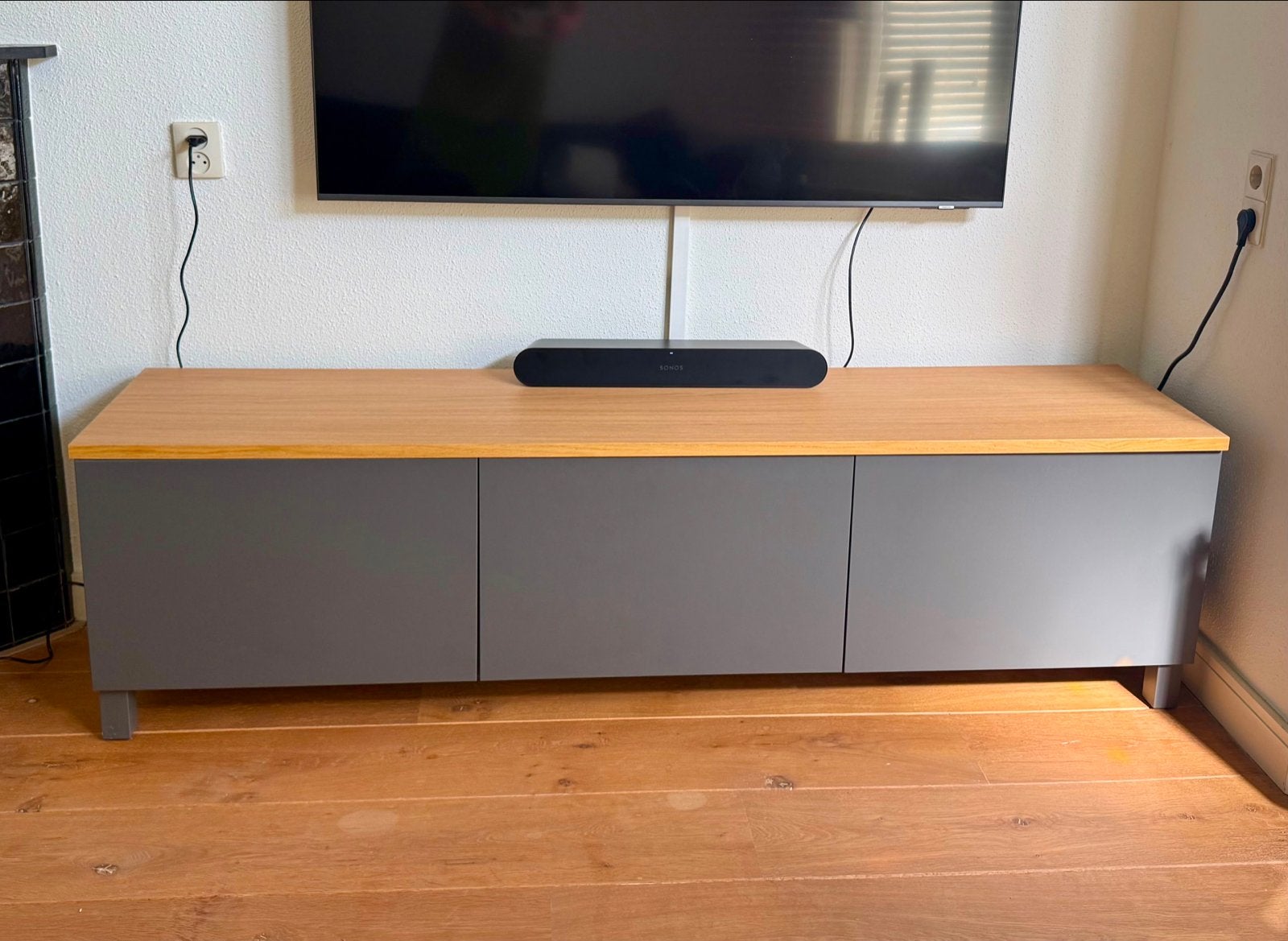 IKEA besta donkergrijs met bruin houten bovenblad, Ophalen, 150 tot 200 cm, Zo goed als nieuw, Minder dan 100 cm