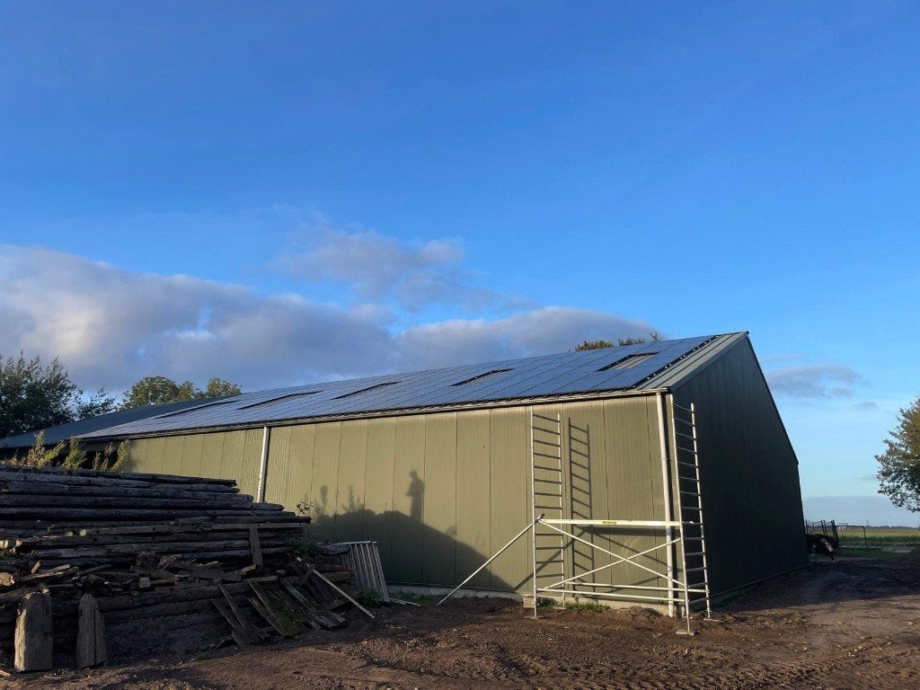 124 zonnepanelen (280 Wp) gebruikt incl. omvormers, Doe-het-zelf en Verbouw, Ophalen, Gebruikt, Paneel, 200 wattpiek of meer