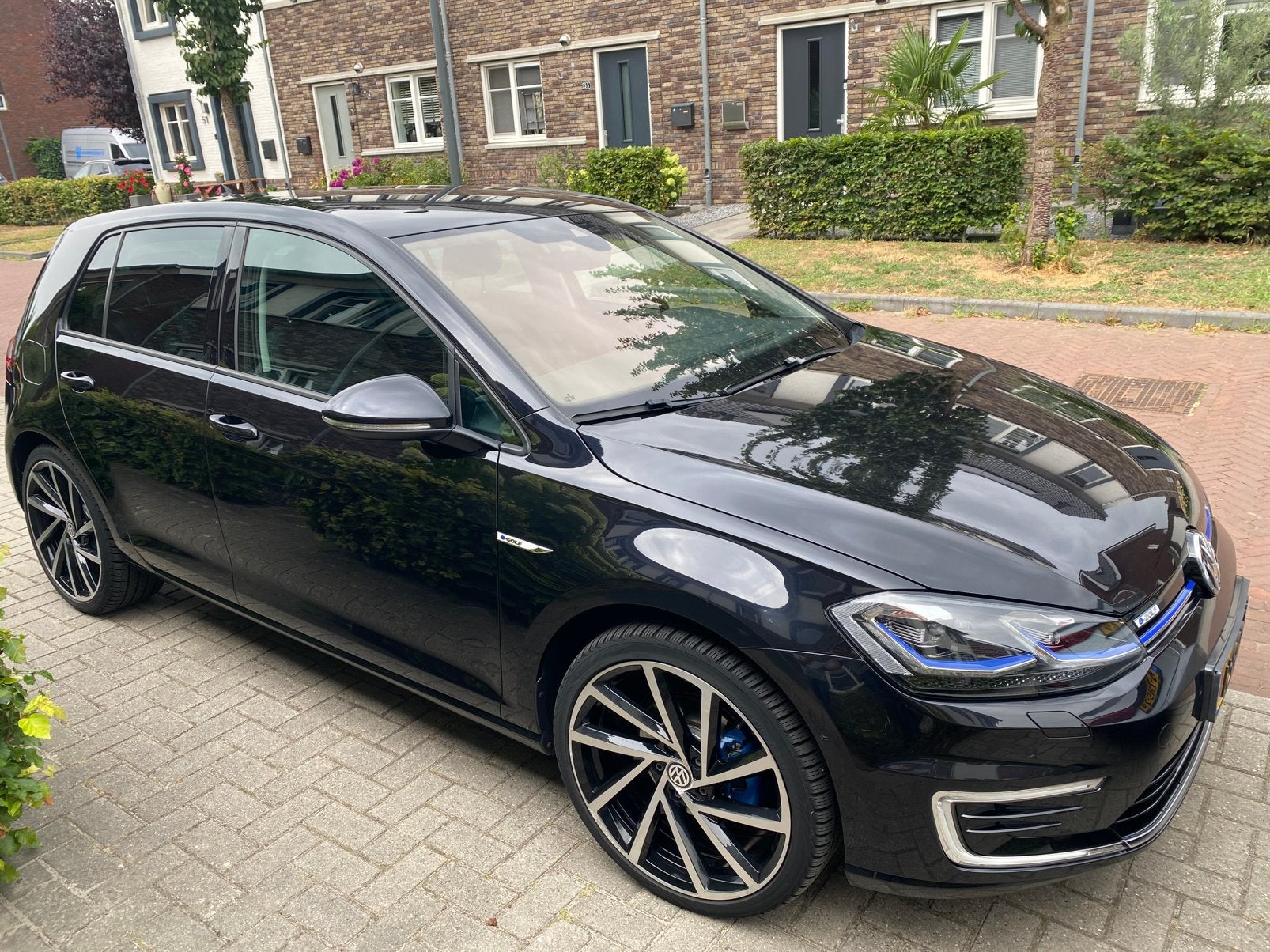 Volkswagen electrisch 136 pk, 2019 Zwart - met warmtepomp, Auto's, 136 pk, Zwart, Leder, Elektrisch