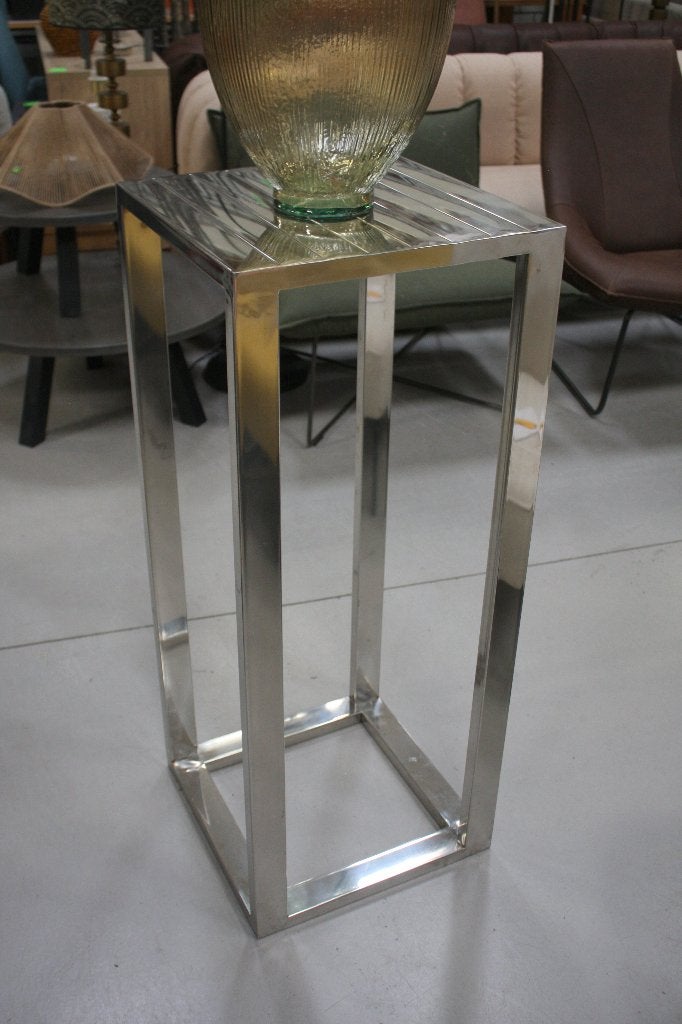 Metalen zuil PTMD met glazen vaas en kunst orchidee, Ophalen, Gebruikt