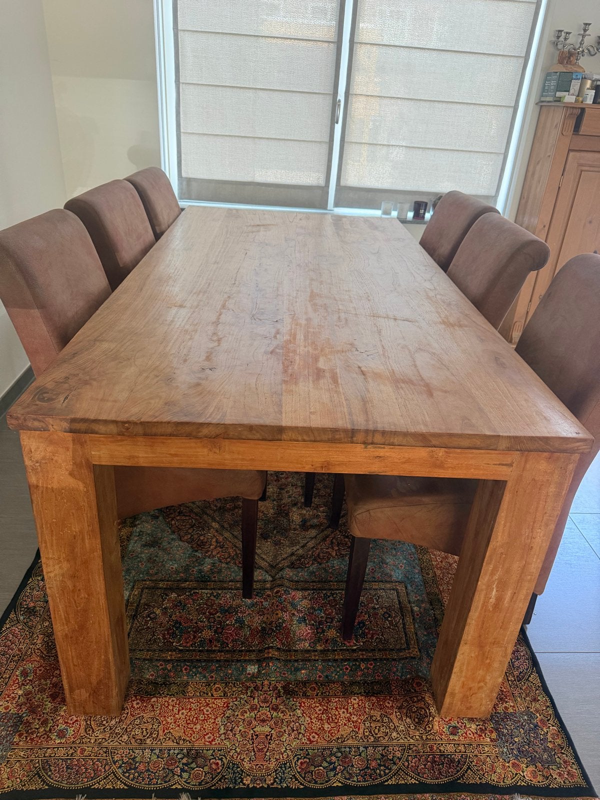Massief houten eettafel met 6 stoelen