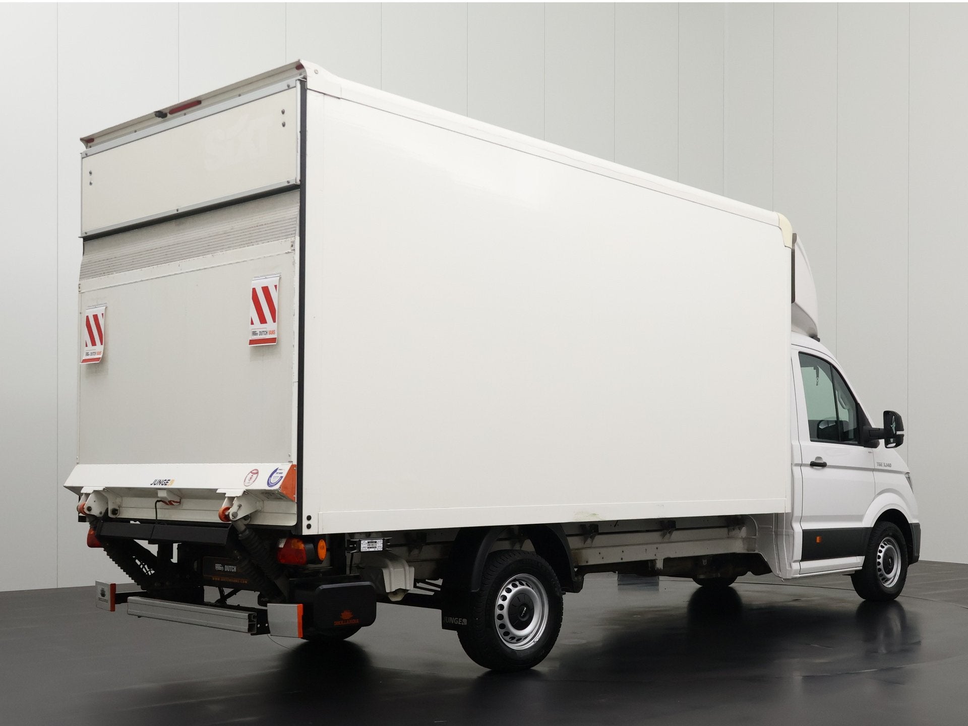 MAN TGE 140PK Bakwagen+Laadklep. | Dakspoiler | Multimedia |, Auto's, Gebruikt, Wit, Te koop, 3 stoelen