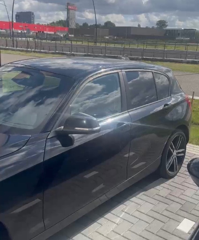 BMW 1-Serie 114I 75KW 5-DR 2012 Zwart, Auto's, 1-Serie, Dealer onderhouden, Zwart, 4 cilinders