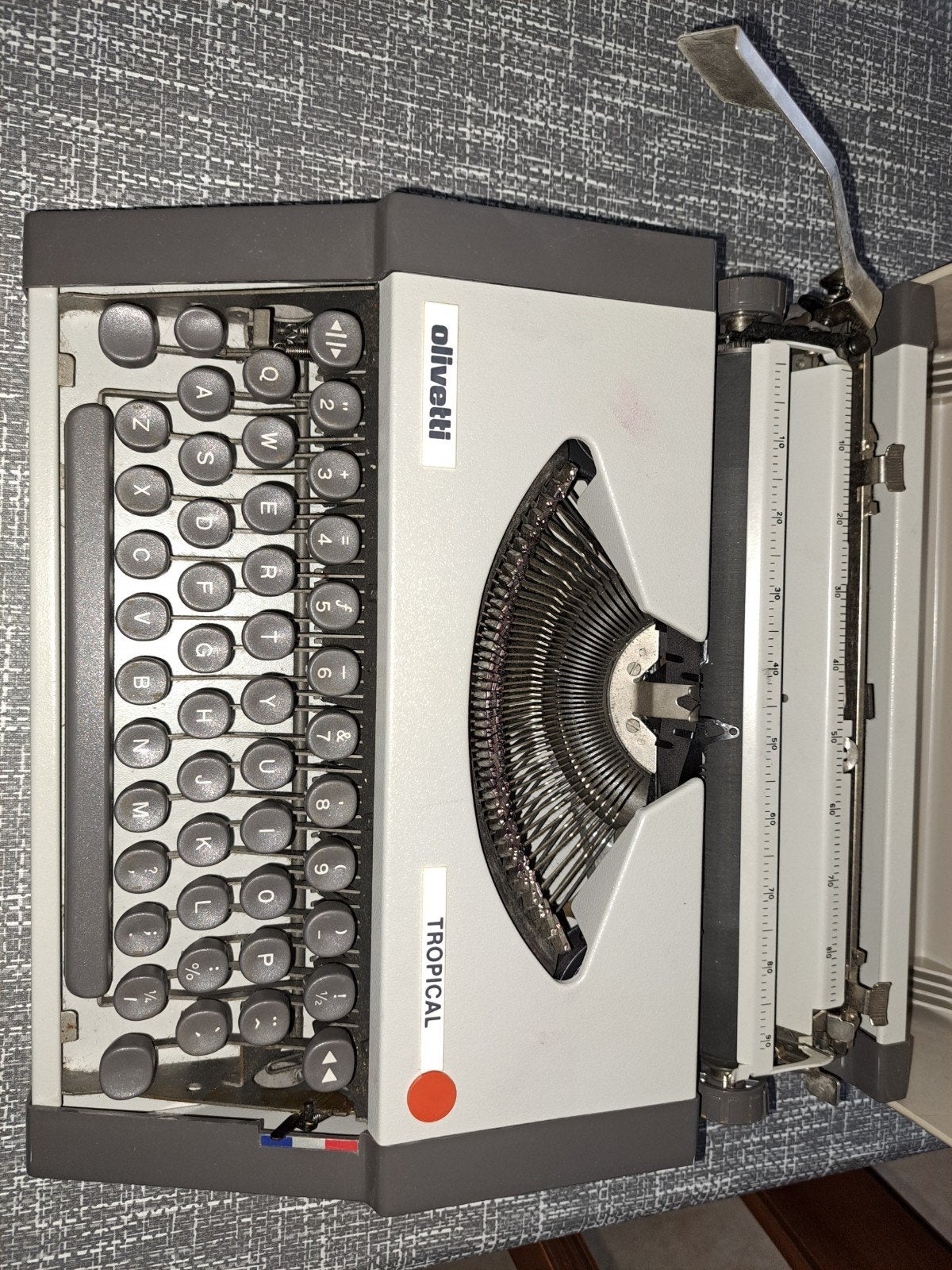 Olivetti Tropical draagbare typemachine, Diversen, Typemachines, Ophalen of Verzenden, Zo goed als nieuw