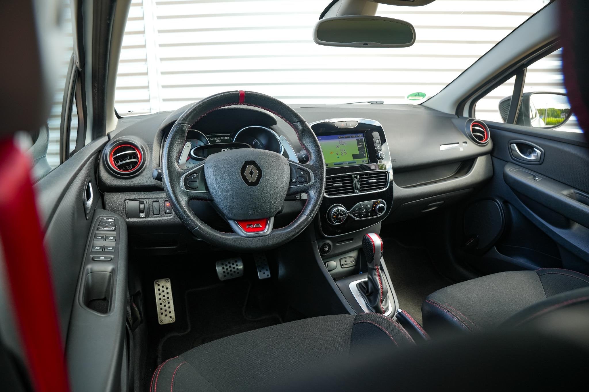 Renault Clio R.S. 1.6 200pk Camera Cruise Keyless Stoelverw., Gebruikt, 4 cilinders, Wit, Bedrijf