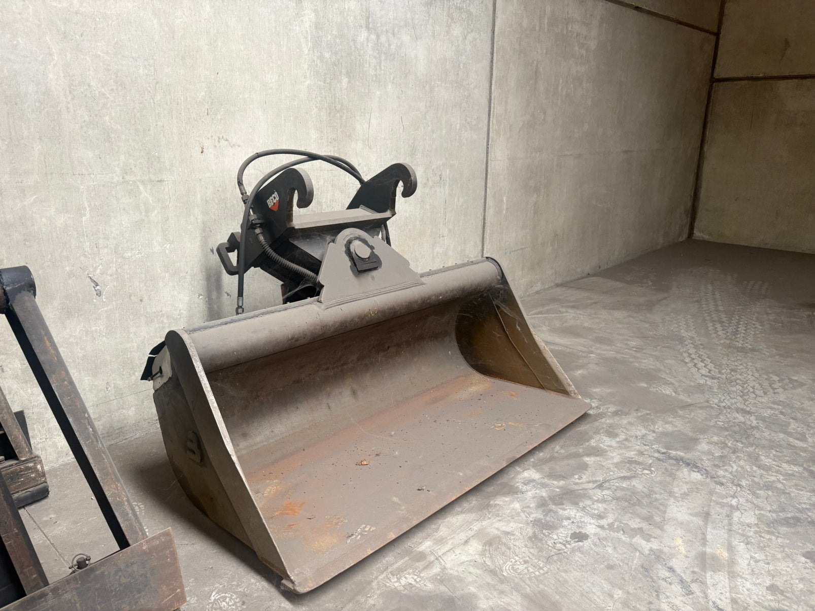 Beco kantelbak, Ophalen, Graafmachine