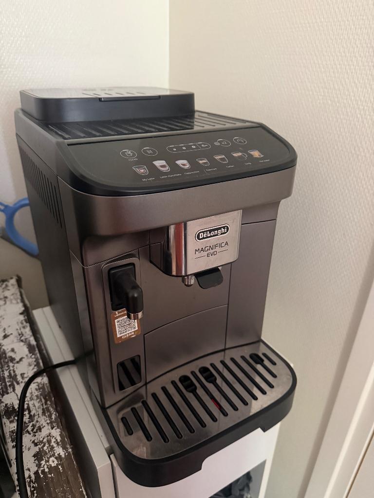 DeLonghi Magnifica Evo Ecam290.81.tb, Afneembaar waterreservoir, Gebruikt, Koffiemachine, 4 tot 10 kopjes