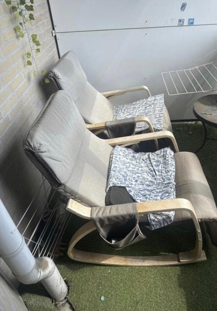 Gratis: Twee comfortabele schommelstoelen, Huis en Inrichting, Stoelen, Ophalen, Gebruikt, Twee, Grijs