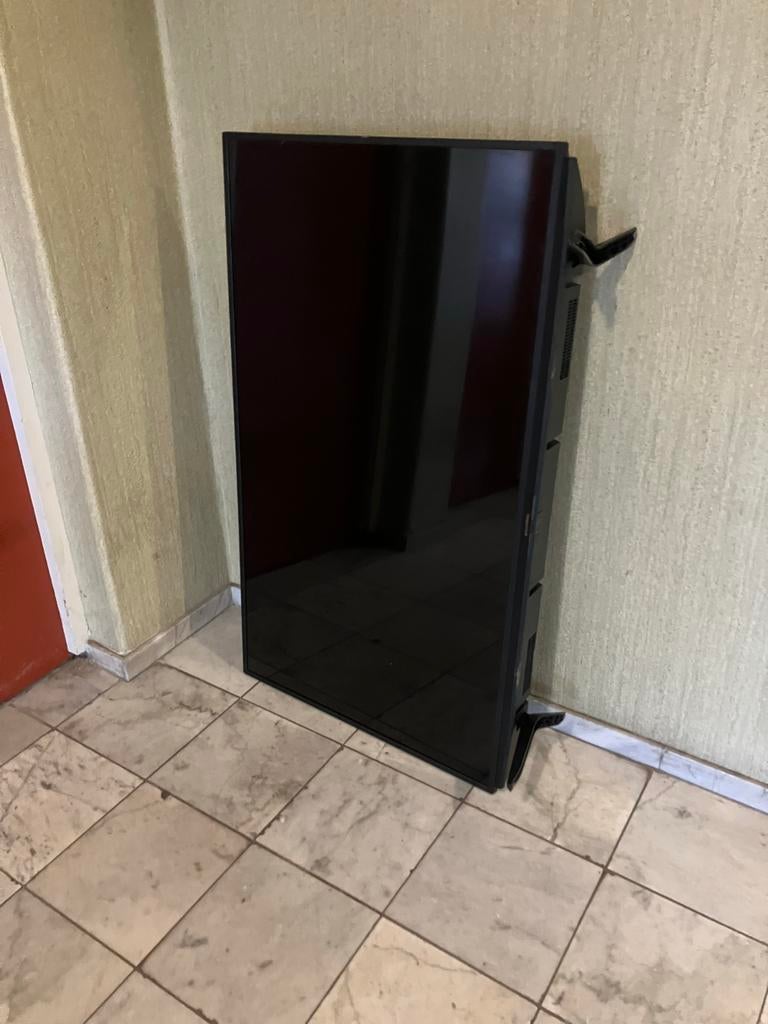 Defecte Grundig TV - Voor onderdelen of reparatie, LED, Ophalen of Verzenden, Grundig, 100 cm of meer