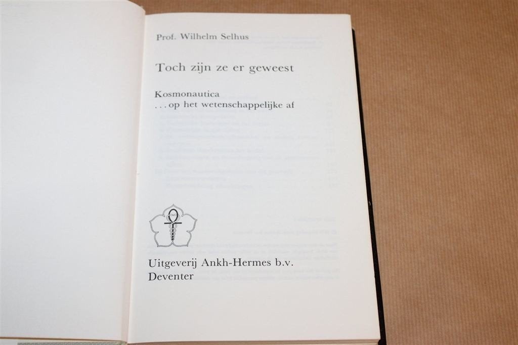 Toch Zijn ze er Geweest — Kosmonautica & Buitenaardsen 1976, Ophalen of Verzenden, Gelezen, Overige onderwerpen, Achtergrond en Informatie