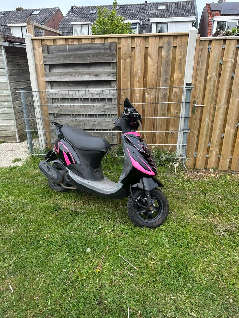 Piaggio zip, Fietsen en Brommers, Scooters | Piaggio, Zo goed als nieuw, Zip, Benzine, Ophalen