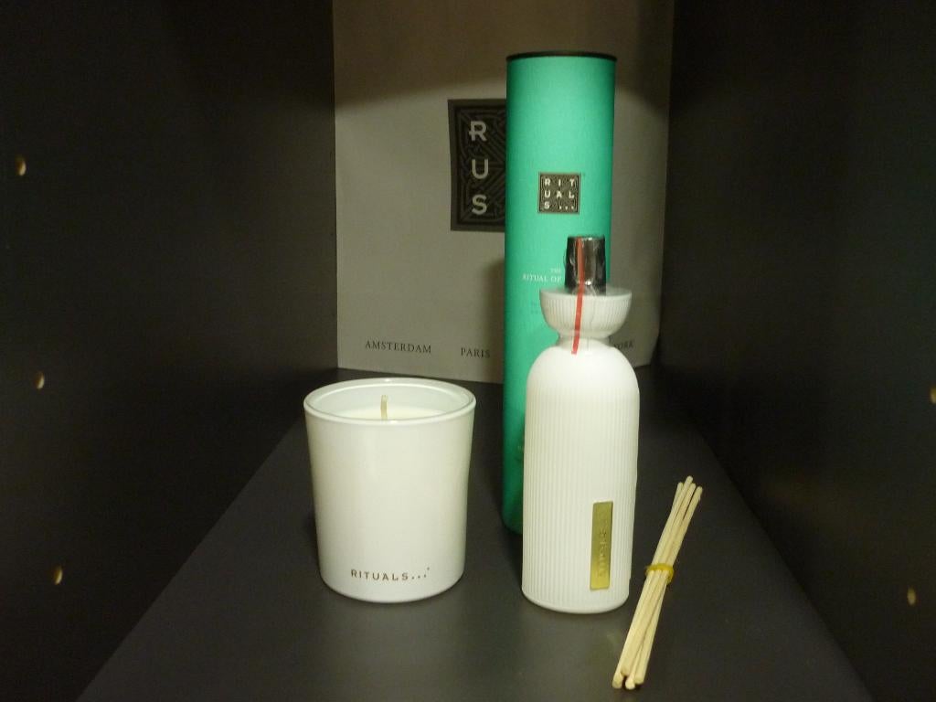 Rituals Karma kaars 140 gr, geurstokjes 70 ml, Ophalen of Verzenden, Nieuw, Overige materialen, Minder dan 25 cm