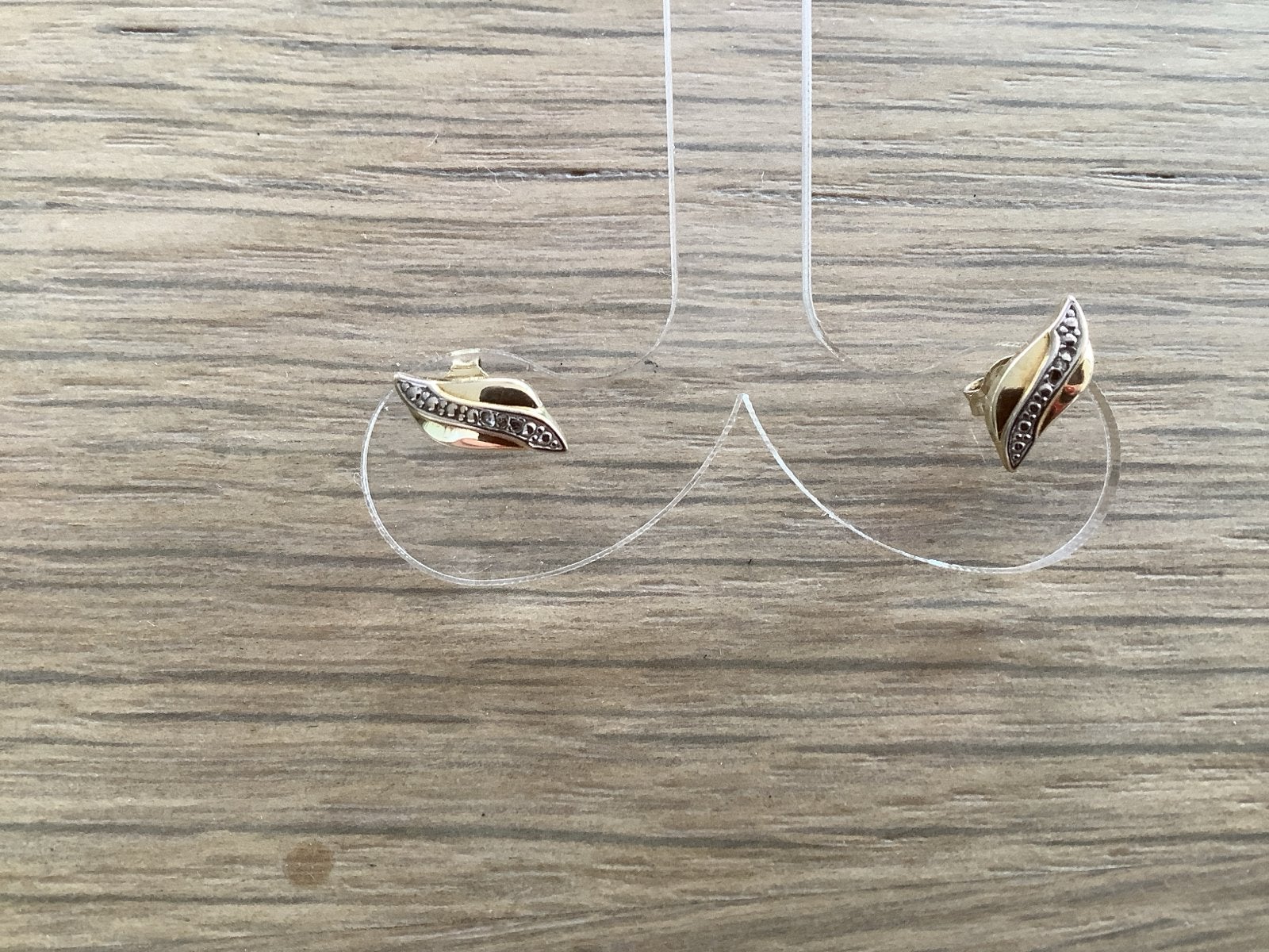 Gouden diamant oorknopjes, Sieraden, Tassen en Uiterlijk, Oorbellen, Geel, Ophalen of Verzenden, Zo goed als nieuw, Met edelsteen