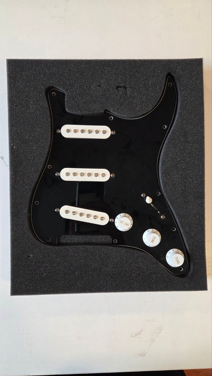loaded pickguard Fender Squier, Ophalen of Verzenden, Zo goed als nieuw, Elektrische gitaar