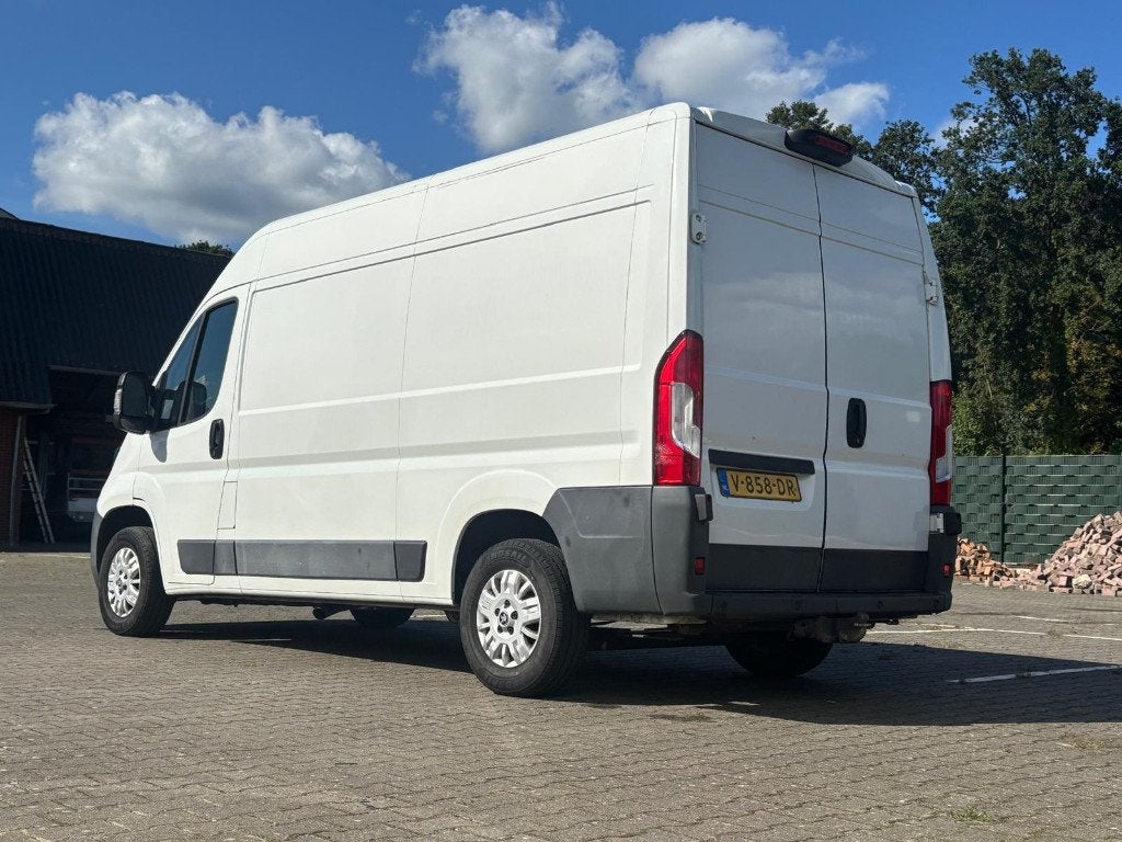 Peugeot Boxer GB 330 L2h2 130PK 2017 AIRCO|NAVI|CRUISE, Auto's, Voorwielaandrijving, Stof, 4 cilinders, Wit