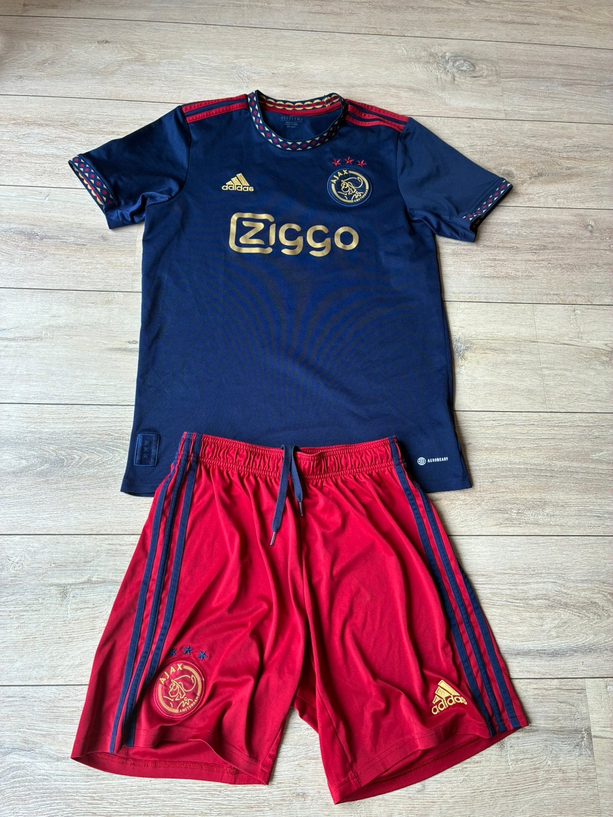 Ajax amsterdam uitshirt + broek 22/23 maat M, Maat M, Ophalen of Verzenden, Gebruikt, Shirt