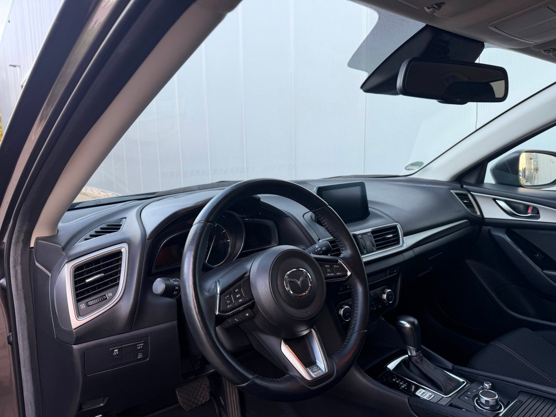 Mazda 3 2.0 SkyActiv-G 120 GT-M Automaat, Auto's, Gebruikt, Euro 6, 4 cilinders, Bruin