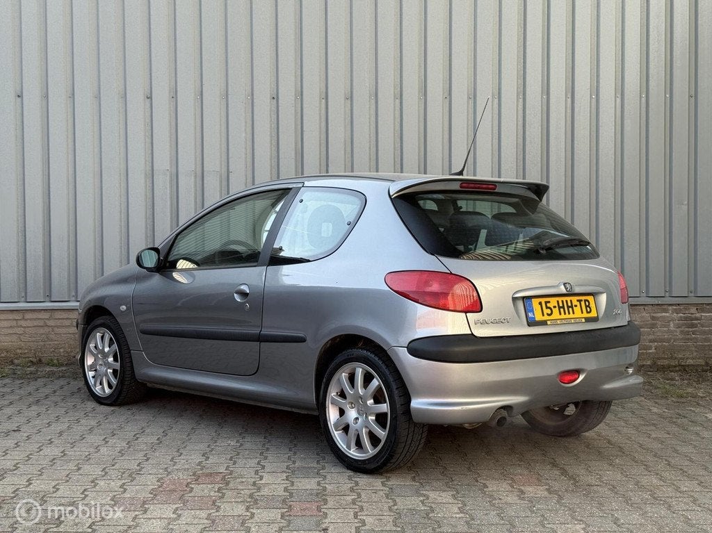 Peugeot 206 2.0-16V GTI | Leer | Alcantara | Climate, 1025 kg, 136 pk, 40 €/maand, 4 cilinders