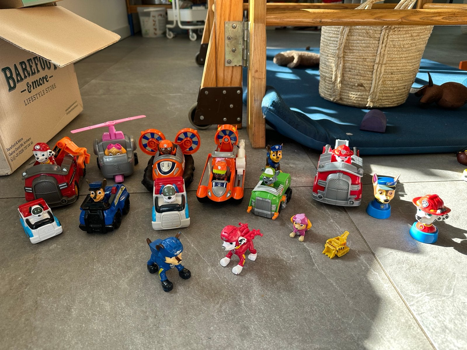 Paw Patrol speelgoed met voertuigen en figuren, Ophalen of Verzenden, Gebruikt