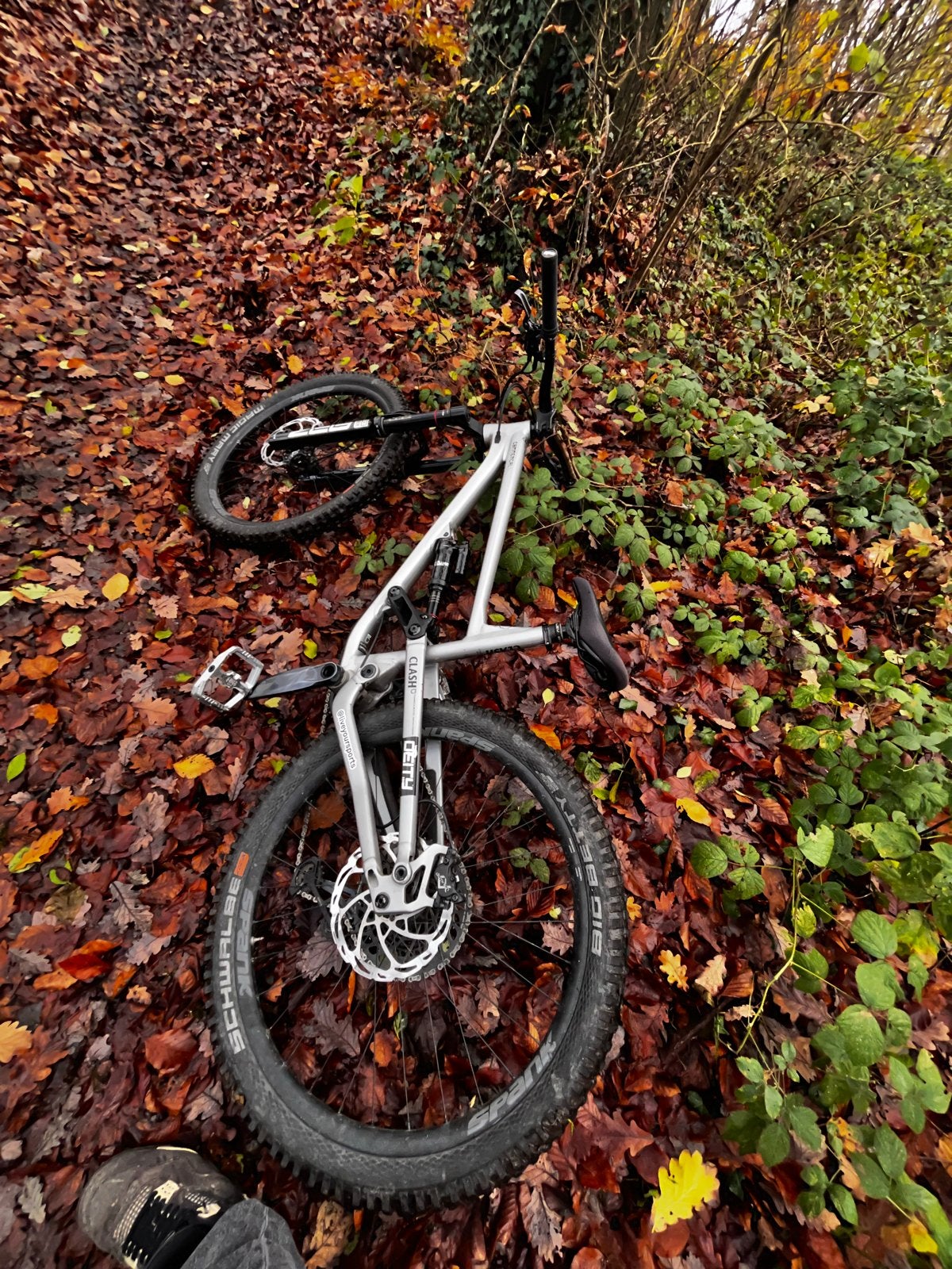 Commencal Clash Race Silver 2022 Mountainbike, Fietsen en Brommers, Fietsen | Mountainbikes en ATB, Zo goed als nieuw, Schijfrem