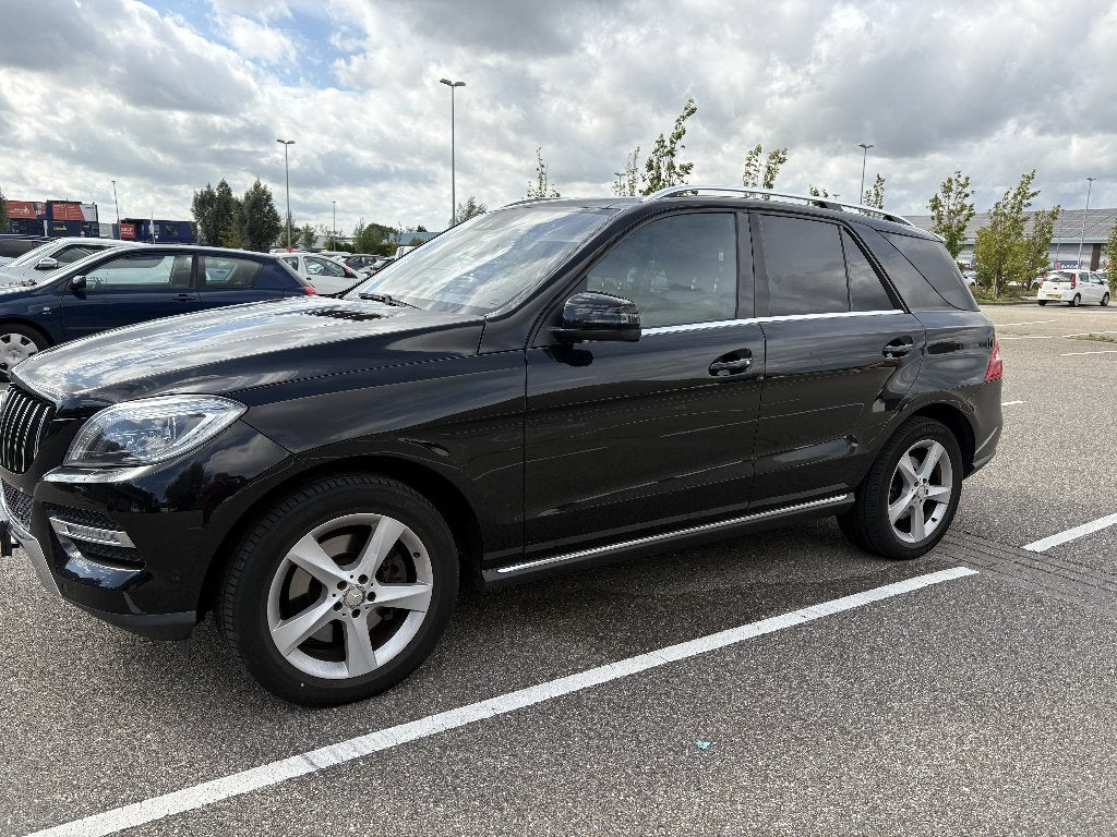 Mercedes-Benz M-Klasse ML 350 4MATIC Zwart Metalic, Automaat, Euro 5, 138 €/maand, Zwart