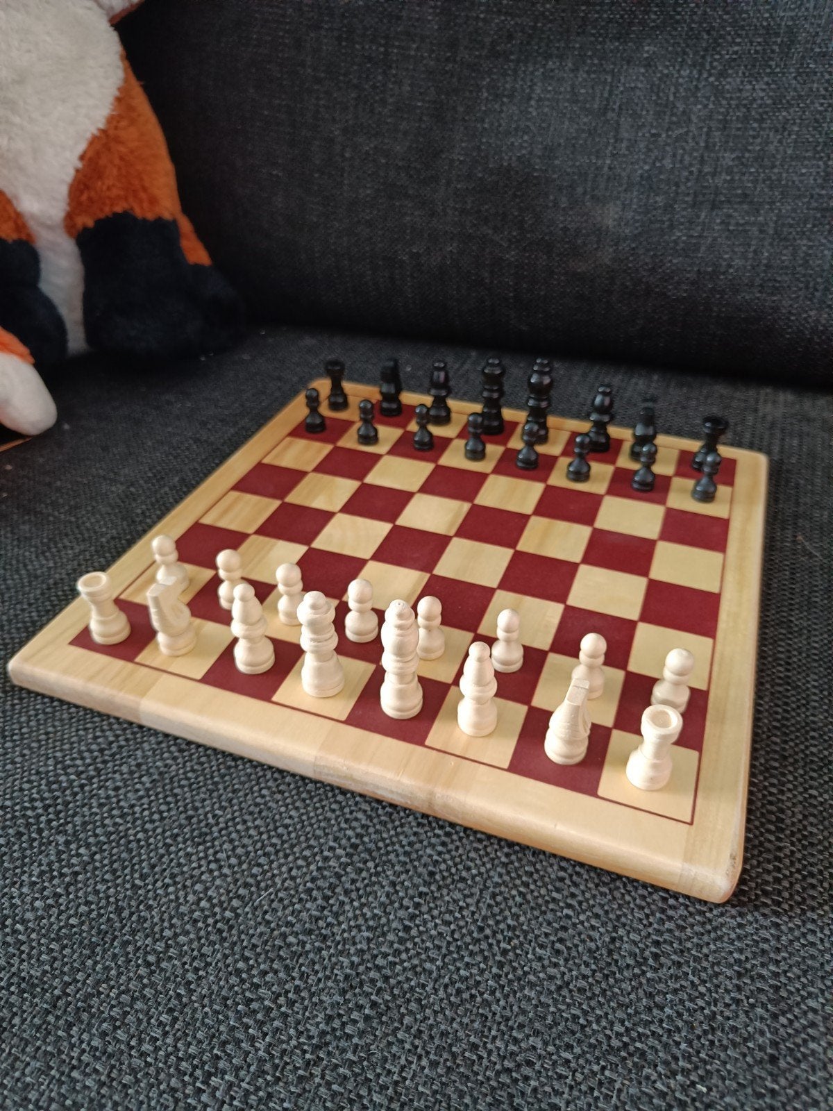Massief houten schaakbord met houten schaakstukken, Ophalen of Verzenden, Minder dan 500 stukjes, Gebruikt, Schaken
