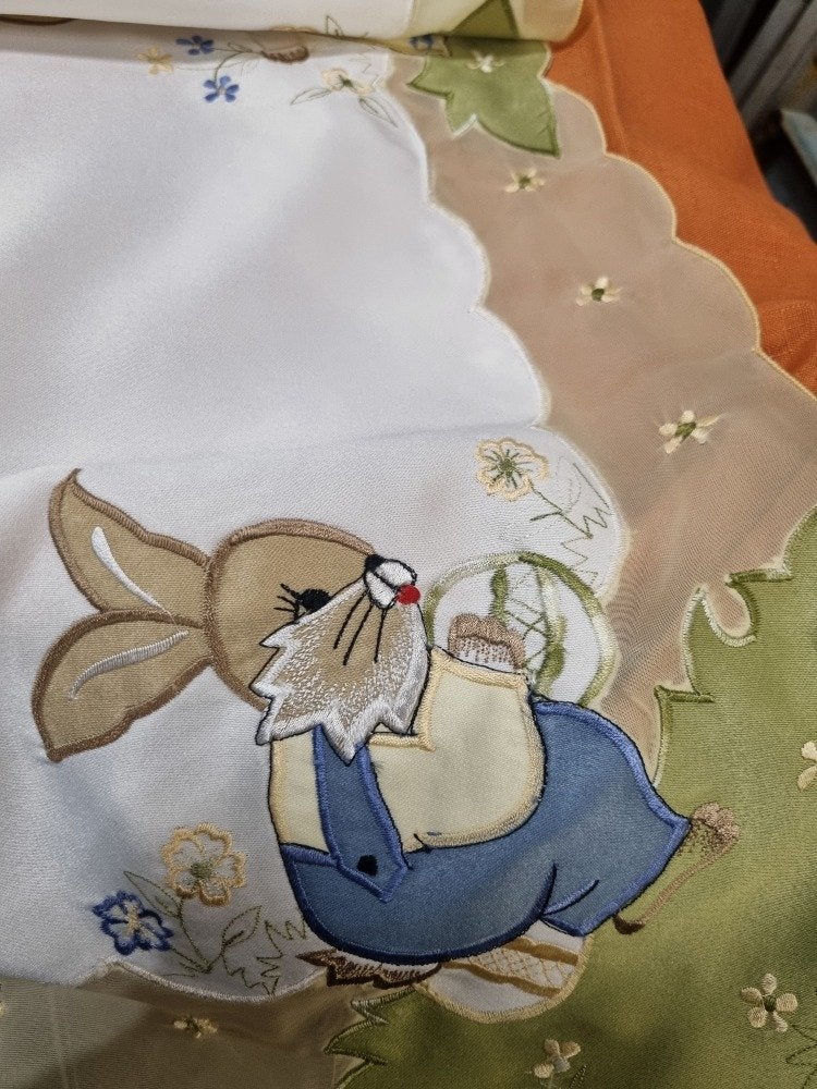 tafelkleed pasen met konijnen en eieren, Ophalen of Verzenden, 'T Olde Gre-j, Info@toldegrej.nl, Endepoelstraat 20f Didam