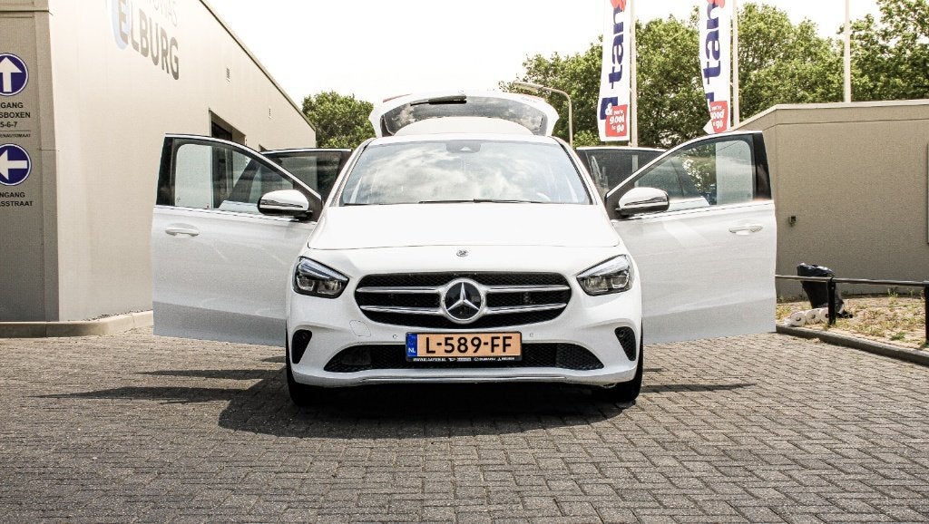 Mercedes-Benz B-Klasse B180 100KW 2019 Wit, Auto's, 136 pk, Zwart, 4 cilinders, 700 kg