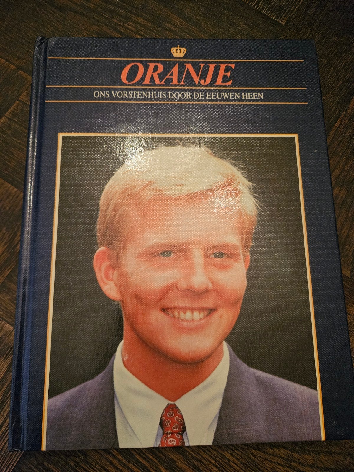 Boek Oranje: Ons Vorstenhuis door de Eeuwen Heen, Ophalen of Verzenden, Nieuw