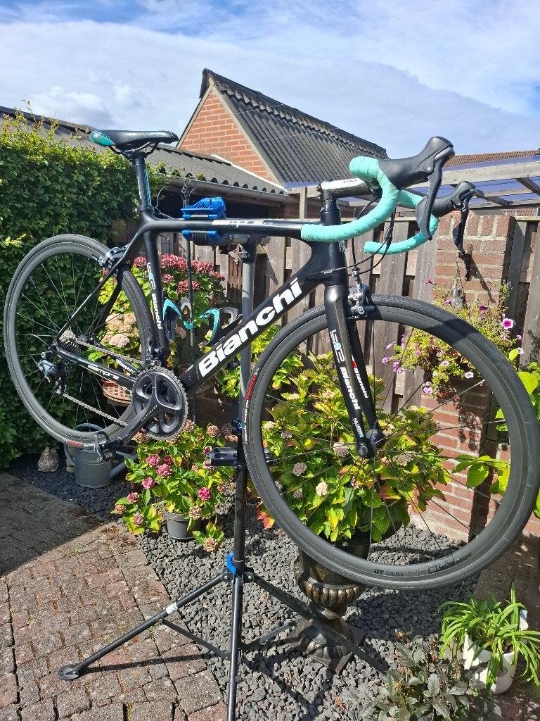 Bianchi Sempre Pro met DT Swiss wielen, 28 inch, Gebruikt, Carbon, Meer dan 20 versnellingen