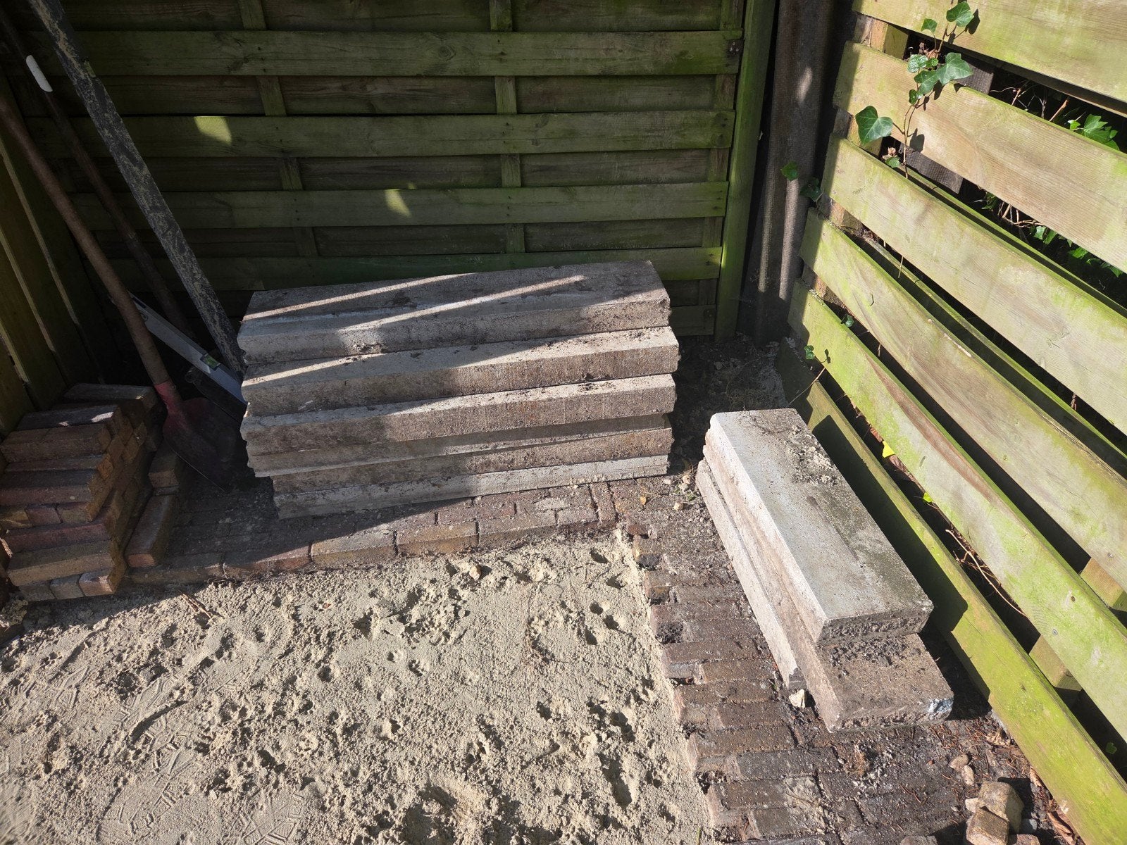 Betonnen bandjes 100x21,5x7,5 cm - 11 stuks en restanten, Tuin en Terras, Tegels en Klinkers, Ophalen, Gebruikt, Overige typen