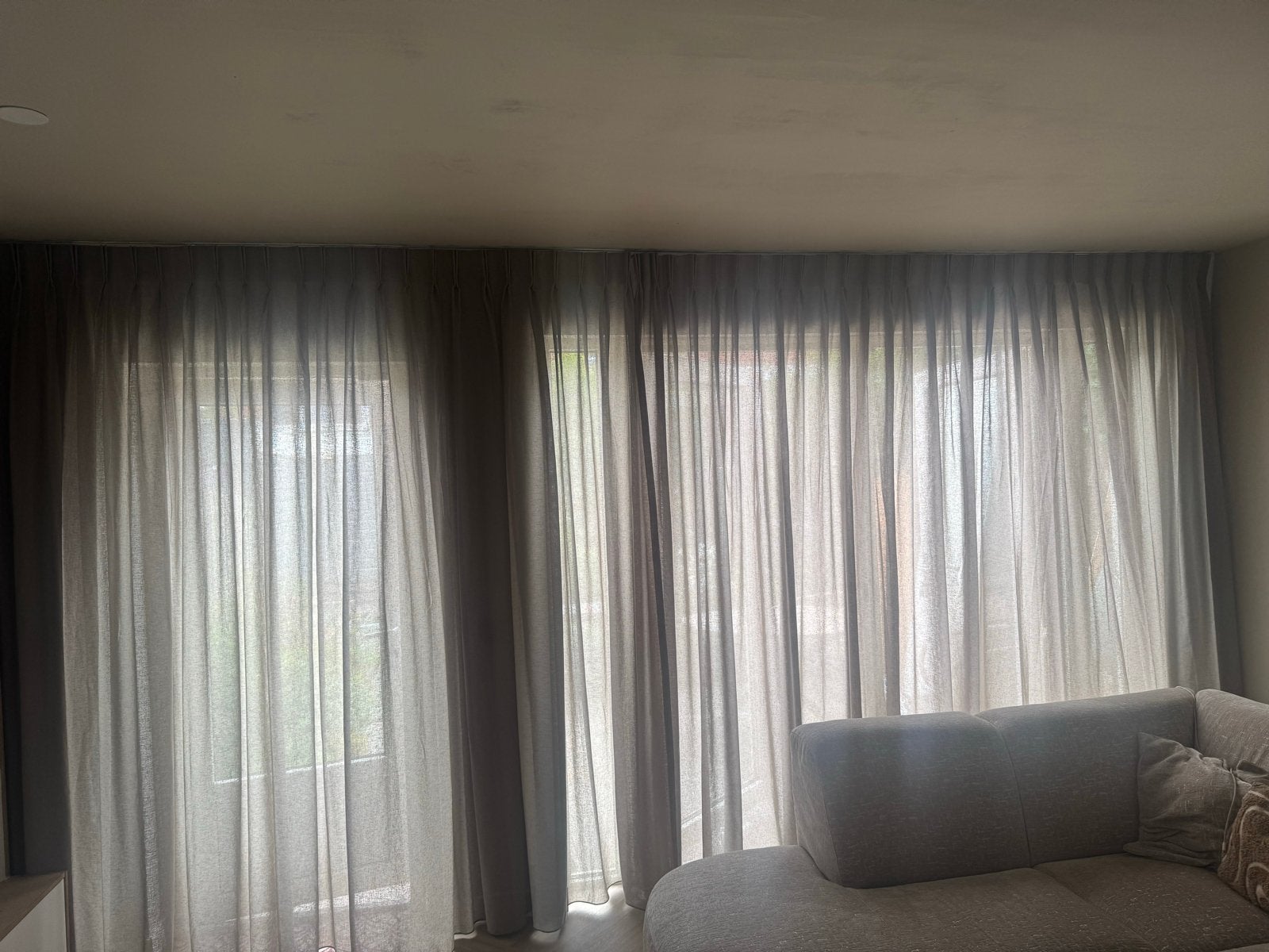 Nieuwe Kwantum inbetween Jamila Taupe gordijnen, Huis en Inrichting, Ophalen, Beige, Nieuw, Lichtdoorlatend