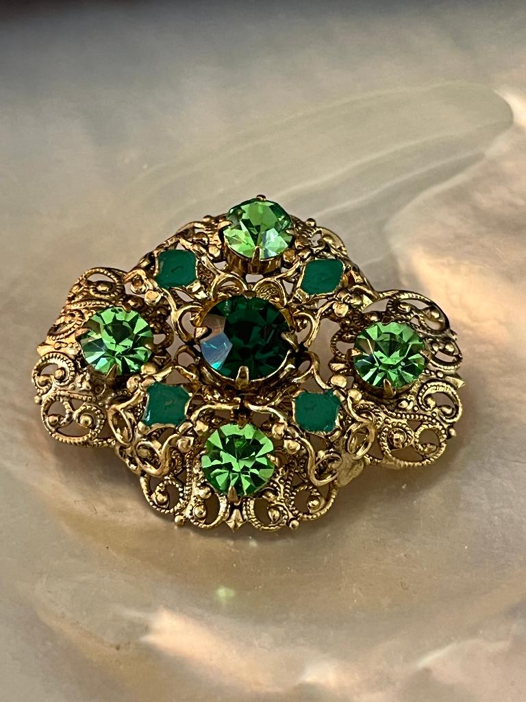 Vintage groene strass broche, Sieraden, Tassen en Uiterlijk, Antieke sieraden, Ophalen of Verzenden, Overige materialen, Broche