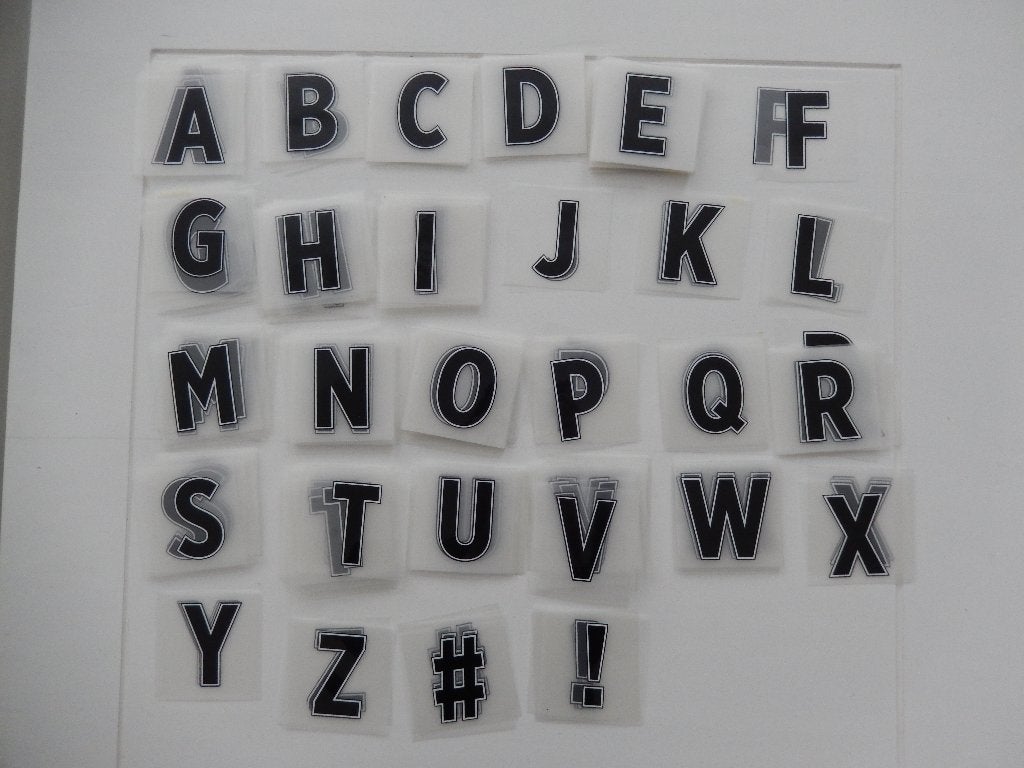 * Zwart met wit omlijnde strijkletters a-z *, Ophalen of Verzenden, Nieuw, Applicatie