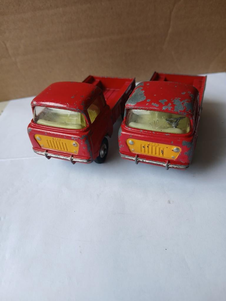 2x Jeep FC-150. Corgi toys, opknappers, Ophalen of Verzenden, Gebruikt, Auto, Corgi