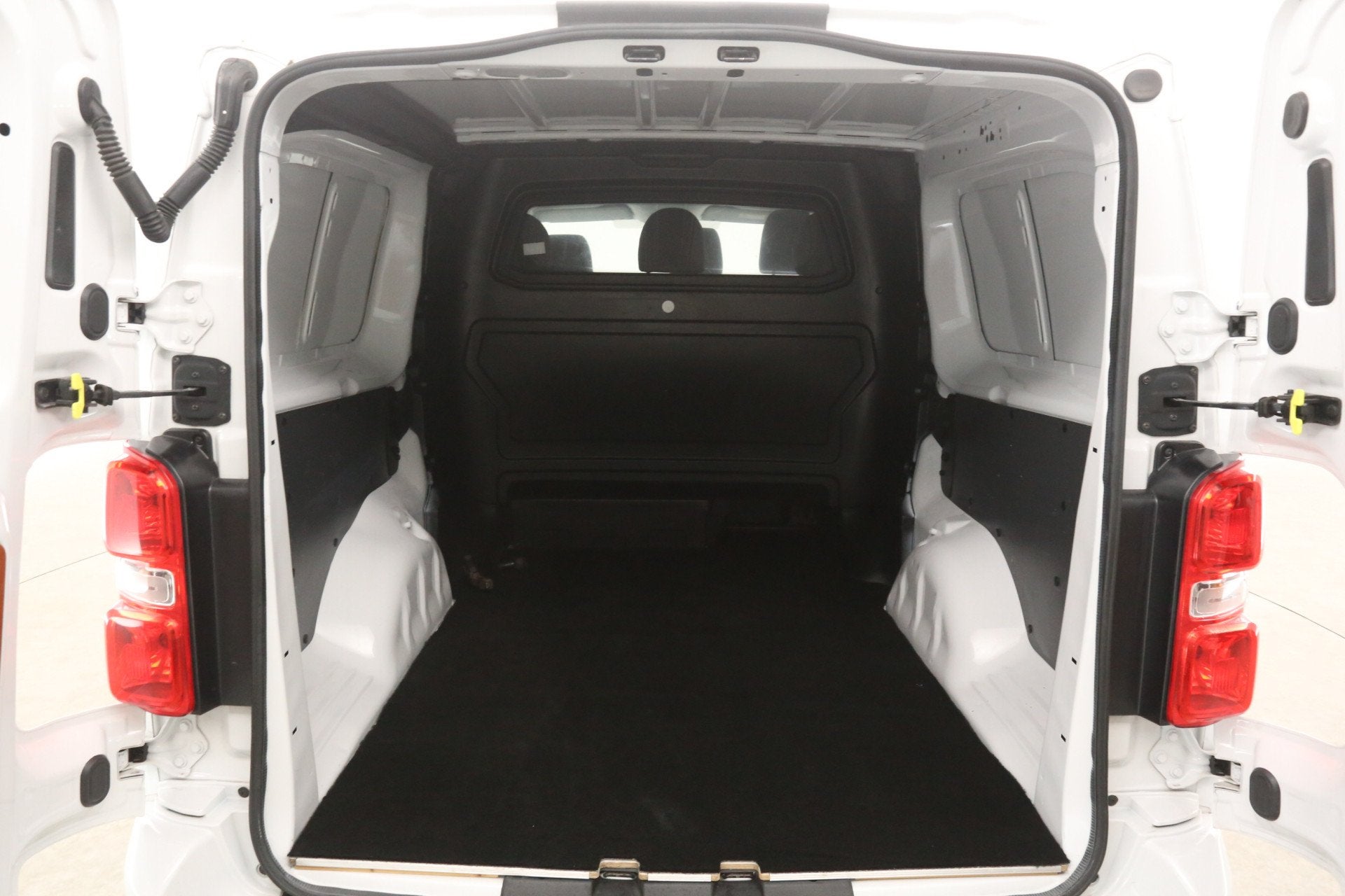 Foto 4 van Peugeot Expert Citroën Jumpy 2.0 BlueHDI 145PK L3H1 | DC |