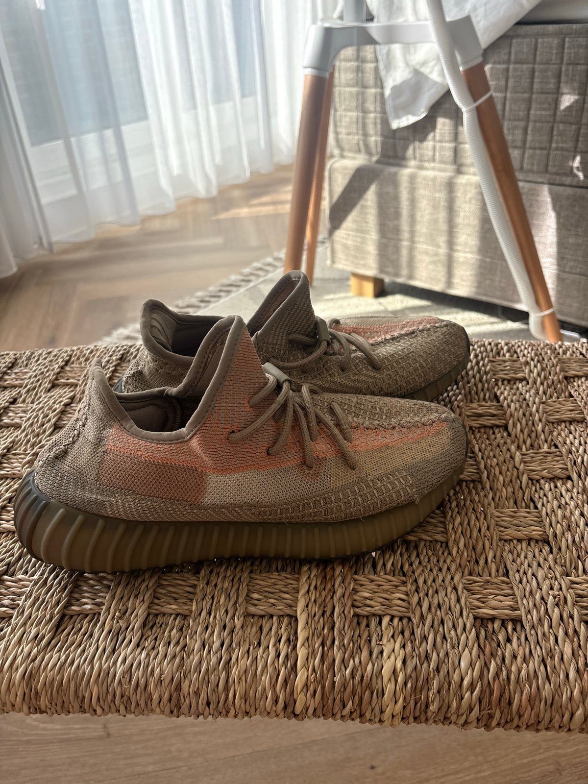 Adidas Yeezy Boost 350 V2 - Zo goed als nieuw, Verzenden, Zo goed als nieuw, Bruin, Sneakers of Gympen