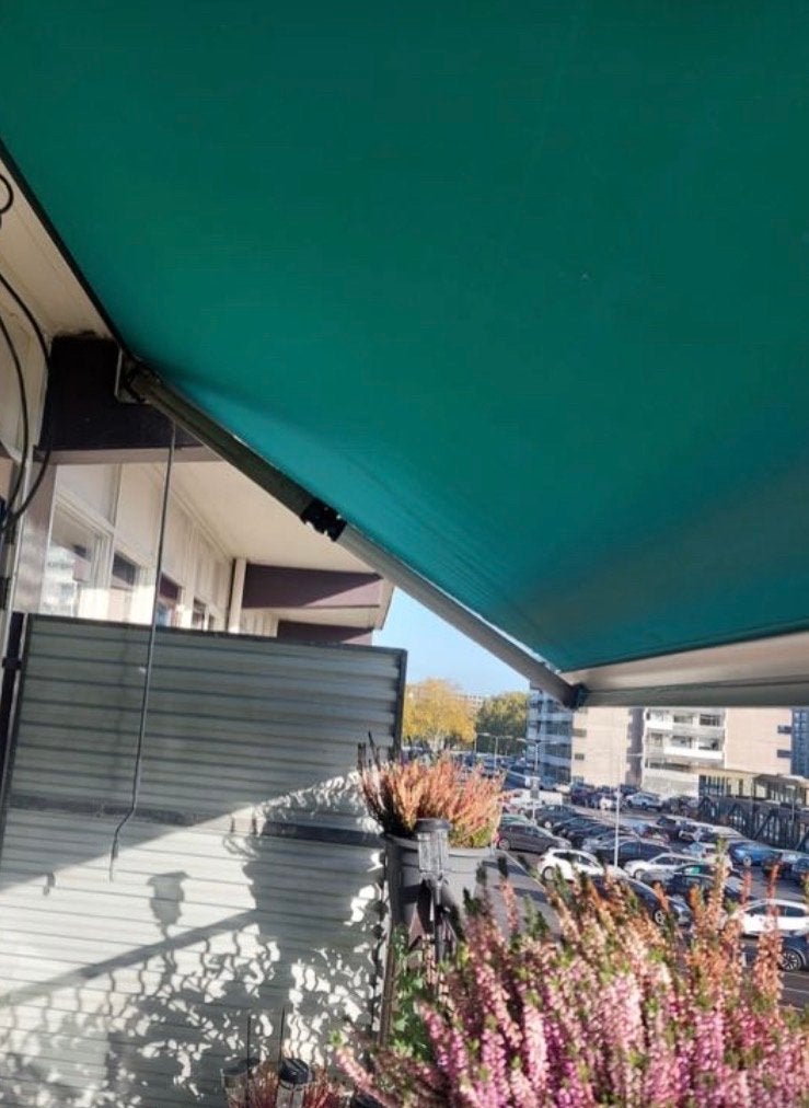 Groen balkon zonnescherm - 2,5m uitval, handbediend, 150 tot 300 cm, Ophalen of Verzenden, Zo goed als nieuw, Uitvalscherm