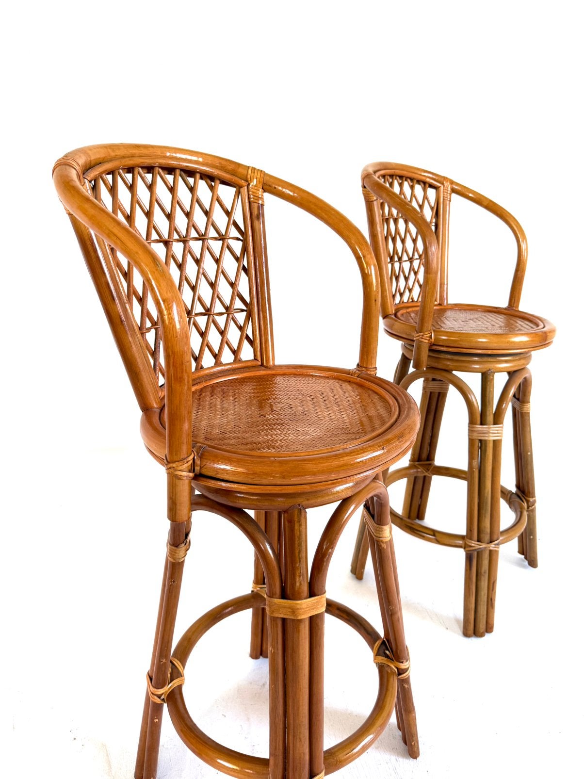 Set van 3 rotan & webbing barkrukken ‘70, Hout, 60 tot 90 cm, Met voetsteun, Ophalen of Verzenden