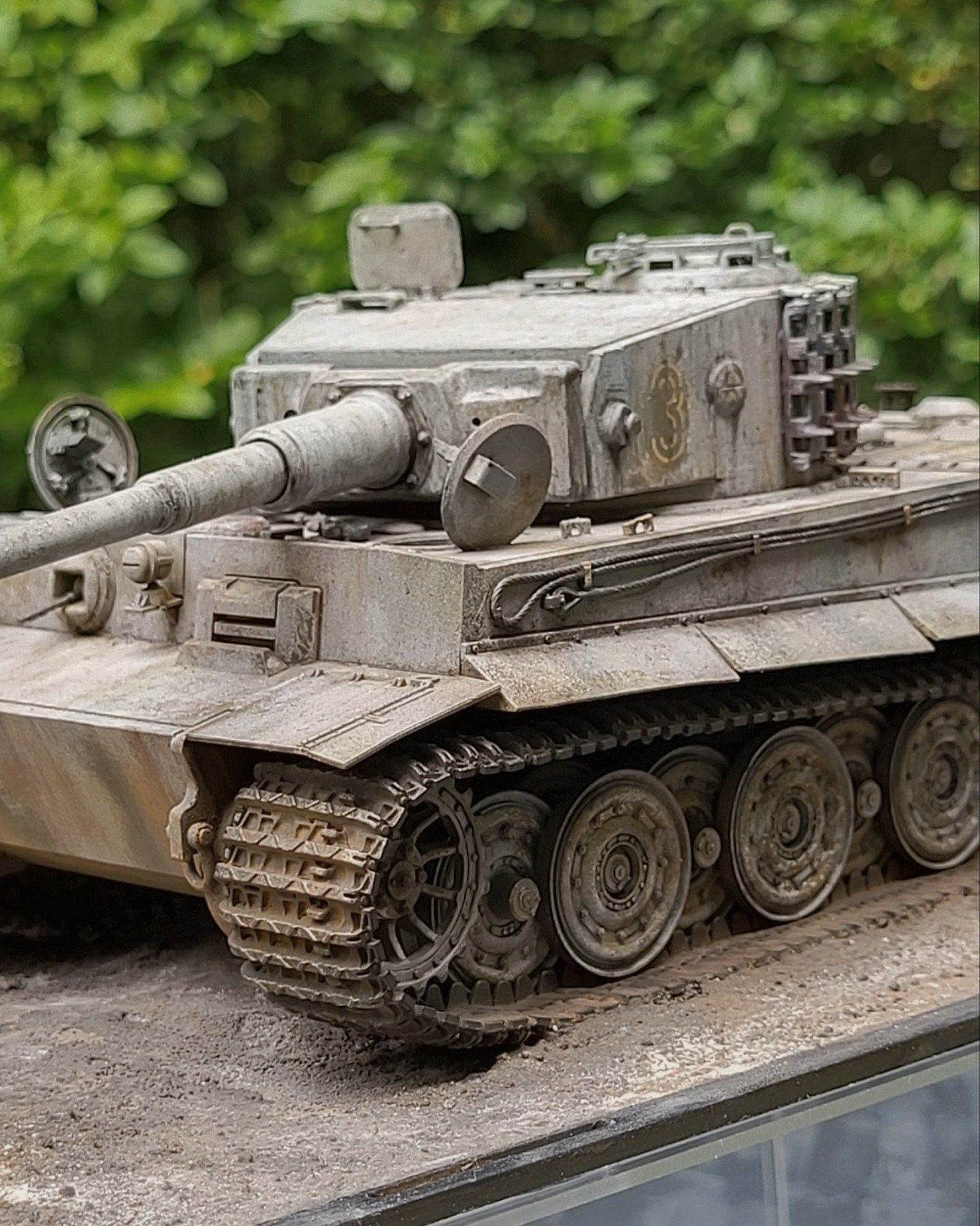 Gedetailleerd model van een Tiger Tank in vitrine, Hobby en Vrije tijd, Modelbouw | Auto's en Voertuigen, Zo goed als nieuw, Tank
